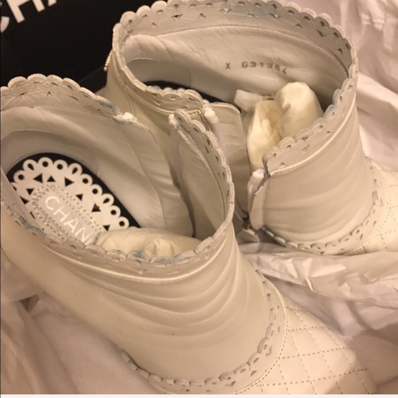 Winter white Chanel Quilted booties - Picture 3 of 6